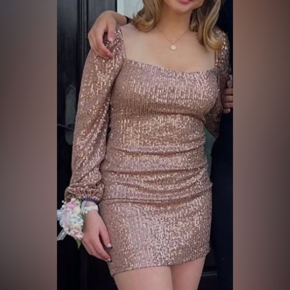 Elegant Sequin Dress in Gold